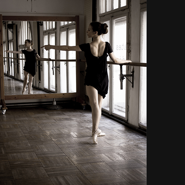 Ballet Morning Workout – Floor Barre & Port de Bras - Attitude Studios  Vienna